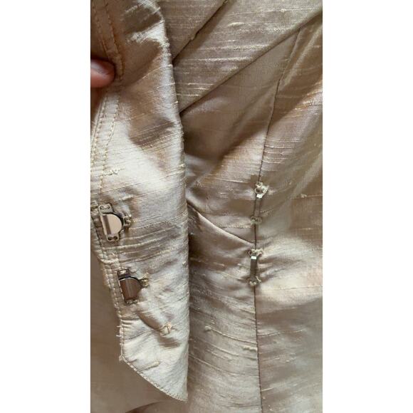 VINTAGE Watters 100% Silk Champagne Off Shoulder Pleated Peplum Blouse Top - Picture 4 of 13